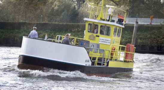 Signature campaign for ferry at Nieuwer ter Aa