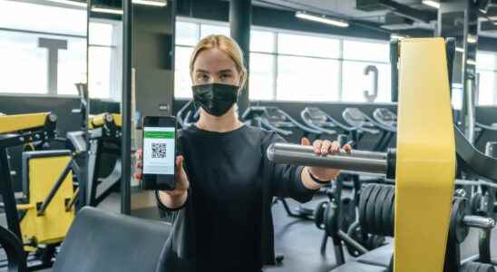 Sport and Covid mask in the gym at school pass