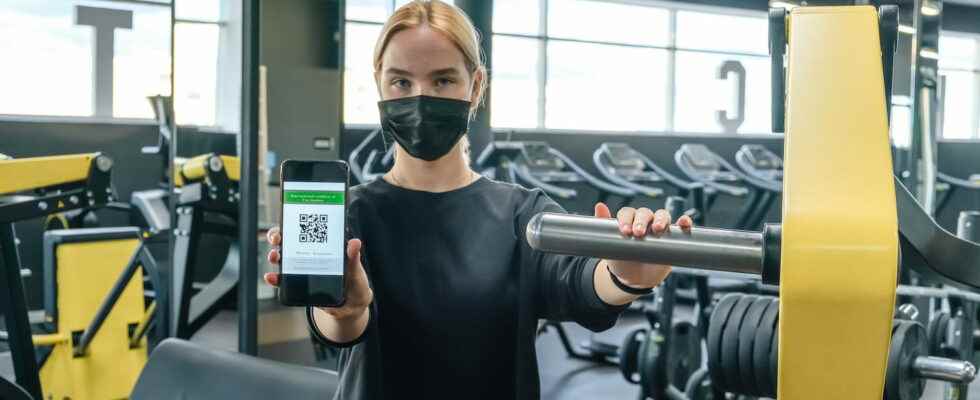 Sport and Covid mask in the gym at school pass