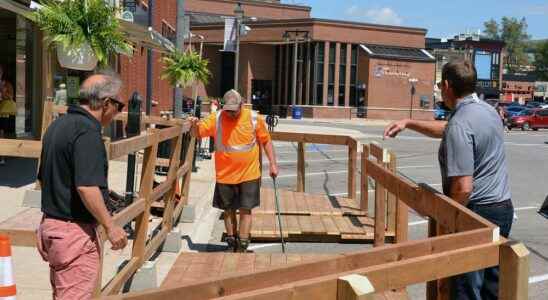 Stratford councilors discuss outdoor patio fees for downtown restaurants this