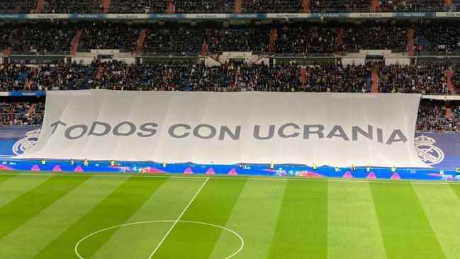 The Bernabeu dresses up as a Ukrainian