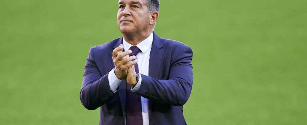 The discreet background of Laporta