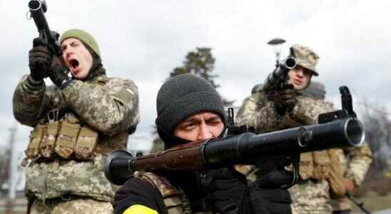 The number of volunteer fighters is increasing Seeking mercenaries for