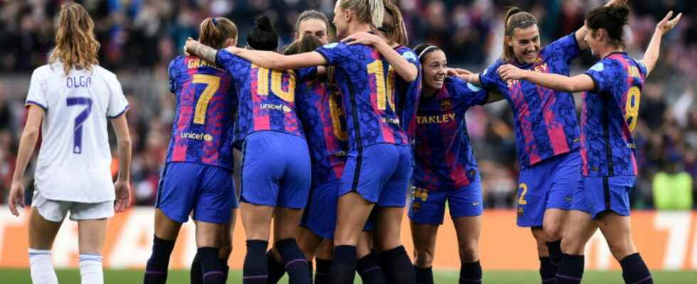 The women of PSG and Barca will play the semi finals