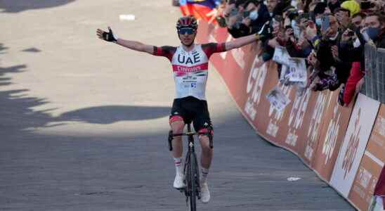 Tirreno Adriatico the stage and the blue jersey for Tadej Pogacar