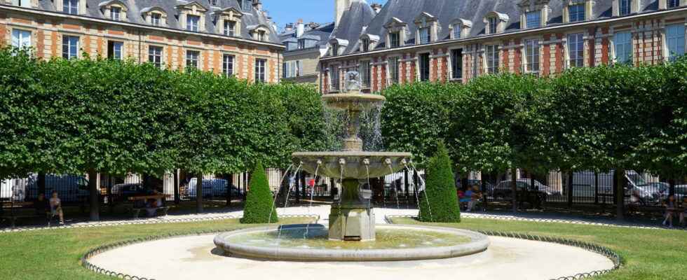 Walk in the Marais from the Parvis de Notre Dame