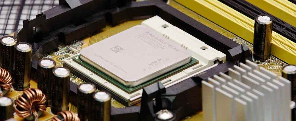 What are the differences between 32 bit and 64 bit processors