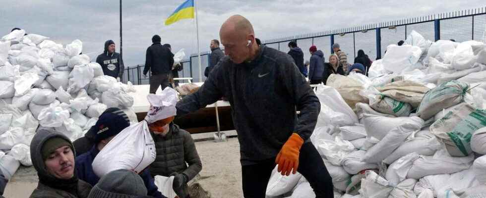 civilians turned volunteer soldiers prepare to defend Odessa