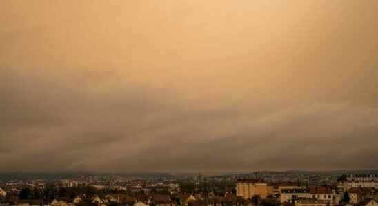 images of the yellow sky in France