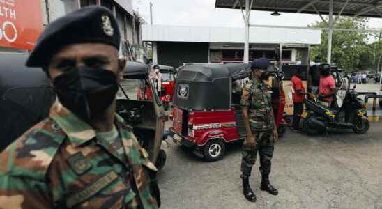 soldiers deployed to service stations in the face of fuel