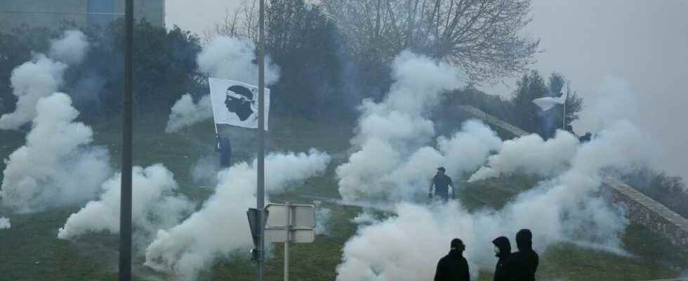 tense gatherings in front of police barracks