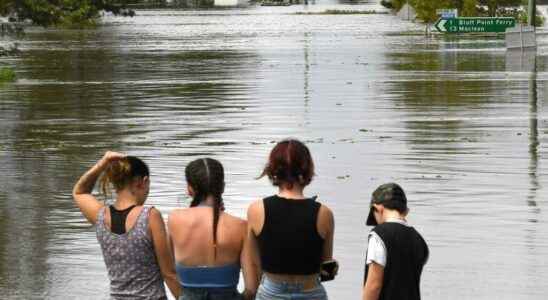 torrential rains and floods now on Sydneys doorstep