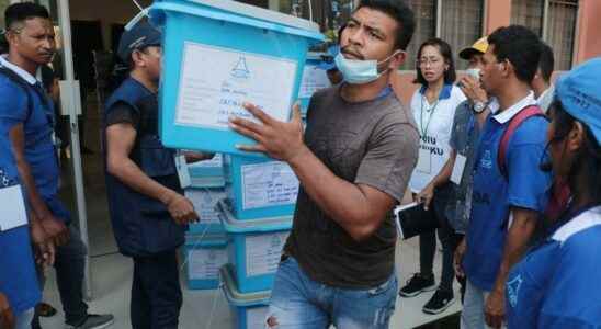 voters called to the polls to appoint their president