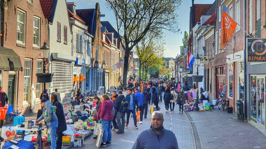 In Amersfoort the free market runs from the Utrechtseweg, the Arnhemseweg, through the Langestraat to the Kamp.