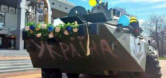 Armored vehicle seized from Russians became bridal car in Ukraine