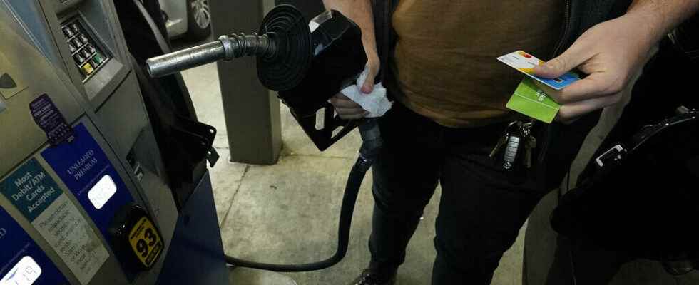 At a Miami gas station record inflation fuels mistrust for