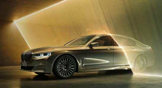 BMWs New Electric 7 Series Released