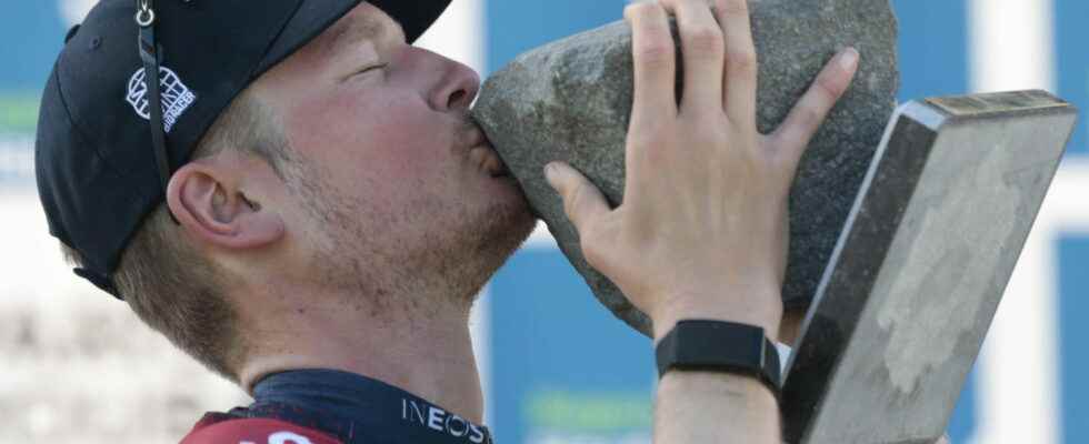 CYCLING Paris Roubaix van Baarle on the high cobblestones Van Aert