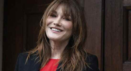 Carla Bruni reveals the surprising contents of her handbag