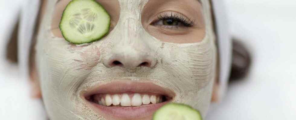 Cucumber a good trick to fight against dark circles and