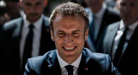 Emmanuel Macron re elected with 58 of the vote Follow our