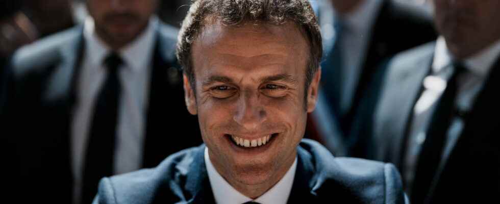 Emmanuel Macron re elected with 58 of the vote Follow our