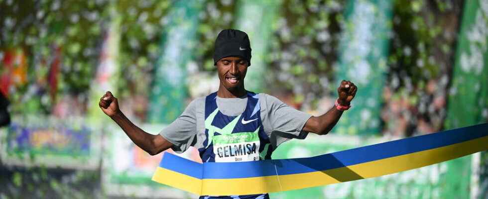 Ethiopian Deso Gelmisa wins the Paris Marathon