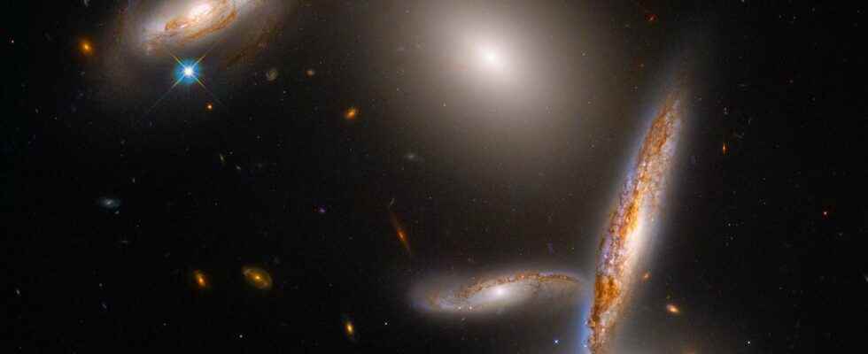 For its 32nd birthday Hubble spied on 5 magnificent galaxies