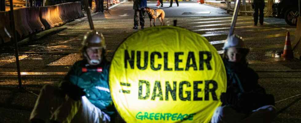 Greenpeace invites itself to the EPR site to denounce pro nuclear