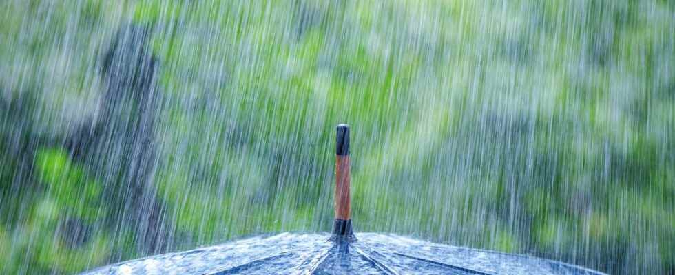 How extreme temperatures influence rainfall intensity