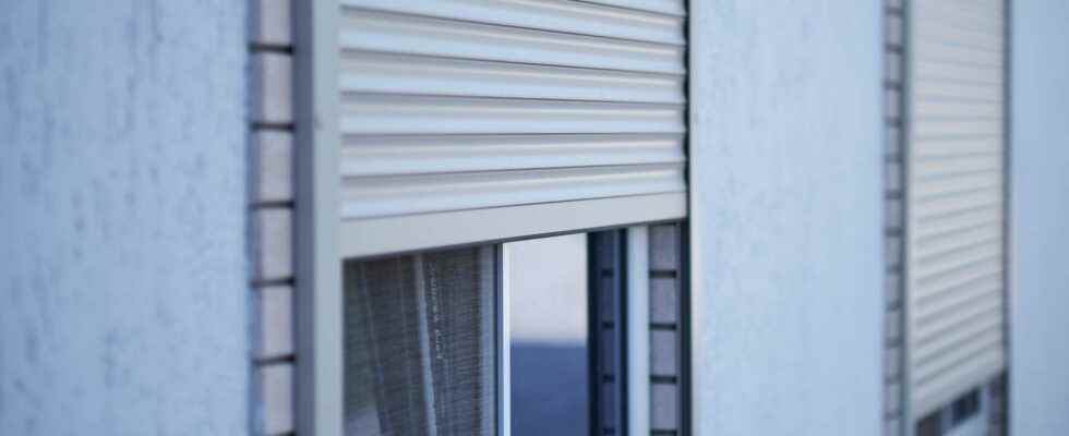 How to repair a roller shutter