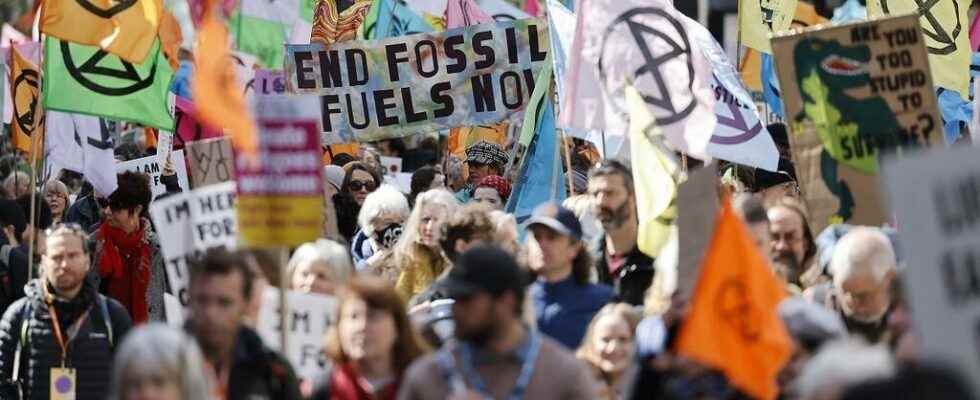 In London Extinction Rebellion initiates nonviolent disobedience