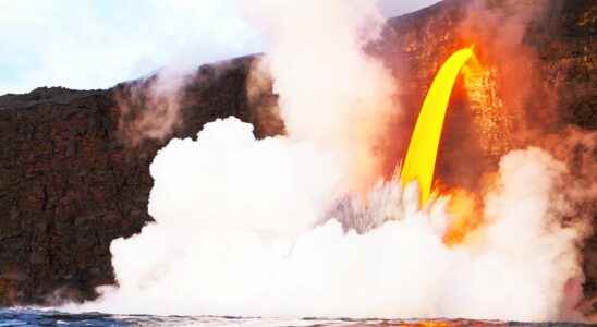 Kilauea volcano spectacular images of a lava fountain