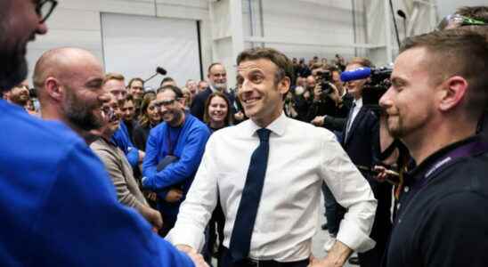 Macron and Le Pen each plays the rally card