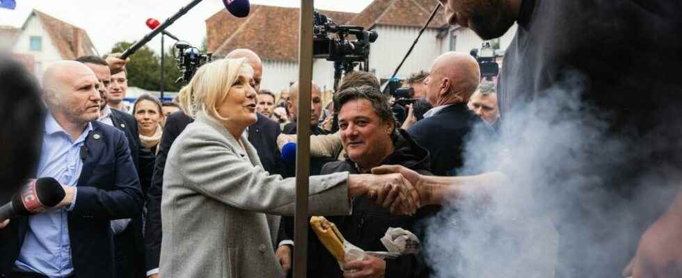 Marine Le Pen in Normandy before the debate against Emmanuel