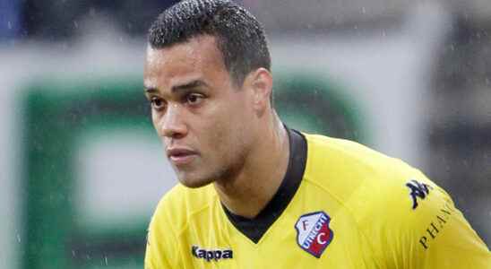 Michel Vorm working at FC Utrecht