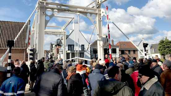 New Vechtbrug in Breukelen makes too much noise municipality orders