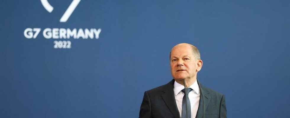 Olaf Scholz criticized for his governments policy towards Ukraine