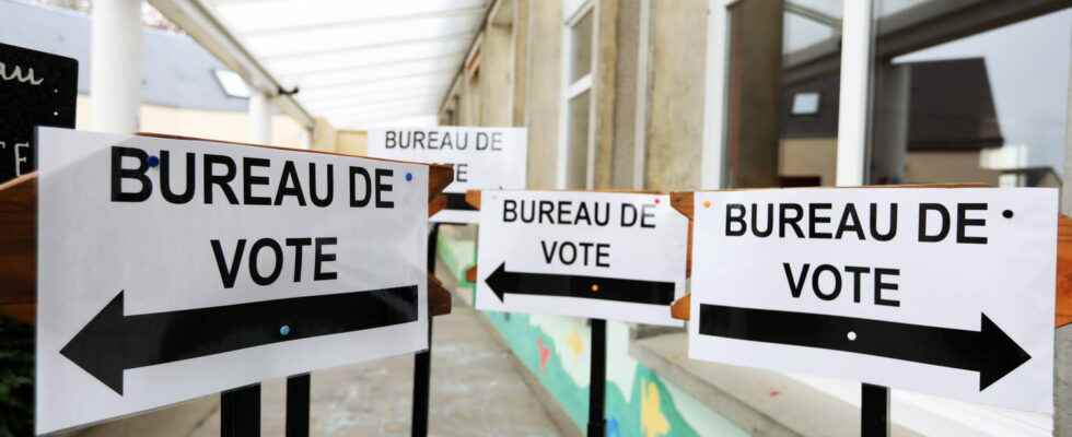 Polling station what closing time in your municipality 7 pm