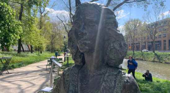 Statue Truus van Lier unveiled Her generosity at a young