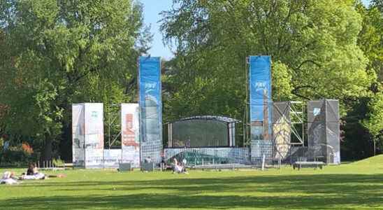 Stichting Dierenweide Julianapark against FNV manifestation in park Everything is