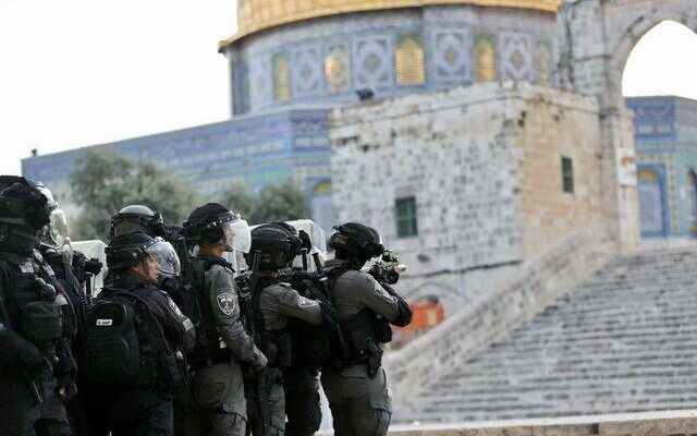 Tension in Masjid al Aqsa Israeli police raided There are injured