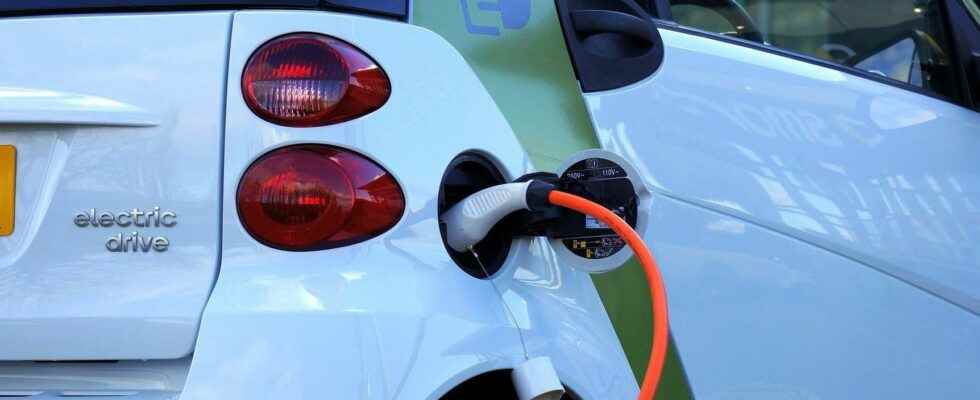 The advantages and disadvantages of the electric car