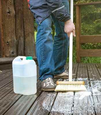 The best tips for cleaning a wooden deck