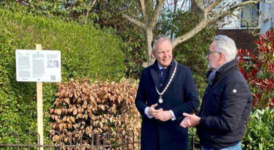 Two memorial signs gone in Baarn Committee 4 and 5