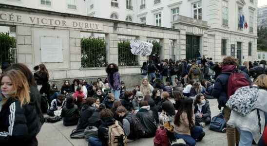 after the Sorbonne high schools towards a protest path