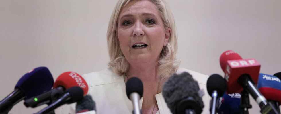 she tackles Macron again Campaign news and poll results