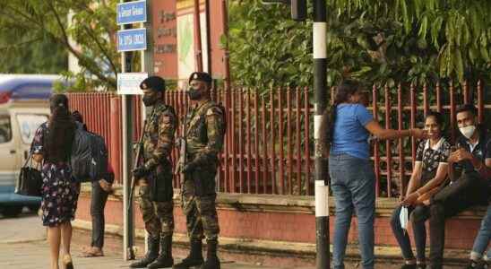 the army deployed in the streets after the establishment of