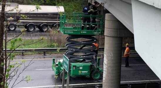 1652954354 Truck strikes North Park Street bridge over 403