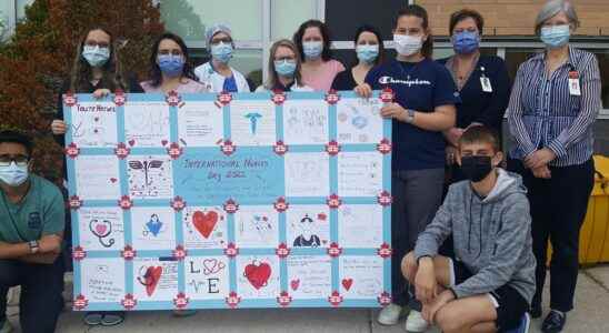 1653087565 Chatham students show appreciation for nurses